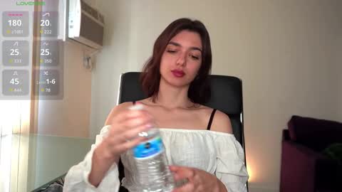 Olivia online show from March 4, 11:35 pm