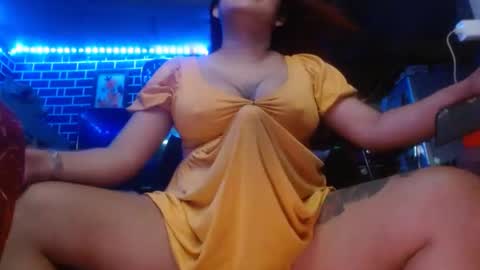 Snapshot of 11inchmonstercock4u chatting on September 22, 5:22 am i am trixie im Your Selfsucking Mistress online show from September 22, 5:22 am