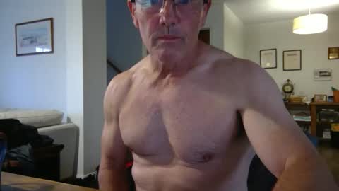 Snapshot of 13glanmorfa chatting on December 4, 9:18 pm 13glanmorfa online show from December 4, 9:18 pm