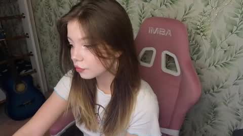 1_kourtney_love_1 online show from April 13, 10:30 am