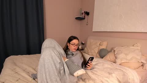 Lily 3 online show from December 5, 10:06 pm