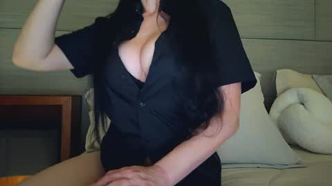 Onna online show from June 12, 3:38 am
