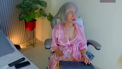 Miss Monserrate online show from July 14, 2:11 pm