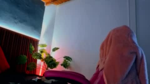 Miss Monserrate online show from February 5, 1:04 pm