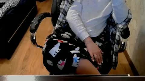 1your_hot_girls online show from February 10, 8:34 pm