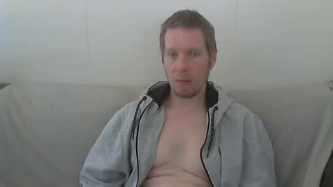 2small4you83 online show from April 27, 4:04 pm