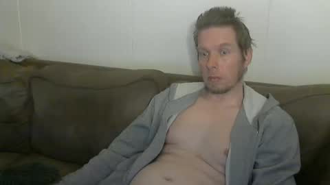 2small4you83 online show from April 25, 12:57 am
