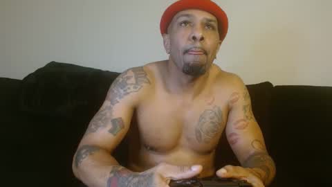 420flyguy online show from December 7, 4:37 am