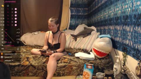 420stonerchick online show from May 7, 12:23 pm
