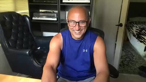 daddy vegas  for single women and couples here online show from June 10, 12:21 am