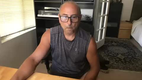 daddy vegas  for single women and couples here online show from August 4, 8:49 pm