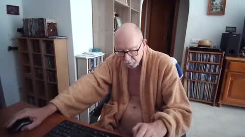 Papi  online show from April 30, 8:08 am