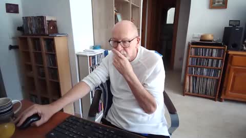  Papi  online show from April 27, 9:07 am
