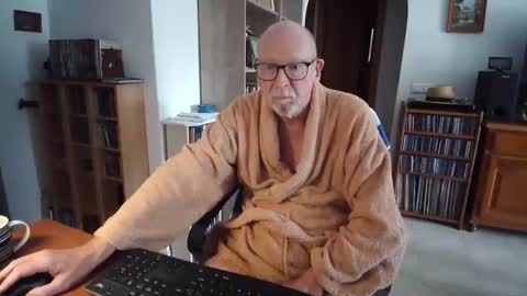  Papi  online show from May 2, 8:42 am