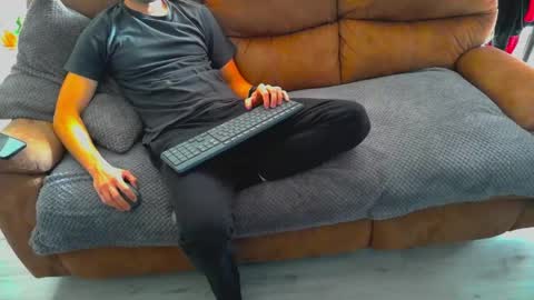 87johnny online show from May 18, 3:07 pm