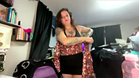 That girl online show from December 15, 10:00 am