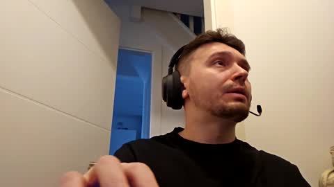 8inchdude93 online show from October 17, 8:40 am