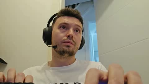 8inchdude93 online show from September 9, 10:26 am