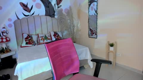 Allondra  online show from December 14, 5:40 am