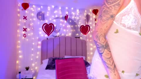 Allondra  online show from February 7, 1:25 am