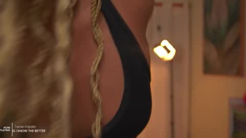 Snapshot of _angeleyes chatting on October 3, 10:07 pm Angie - online show from October 3, 10:07 pm