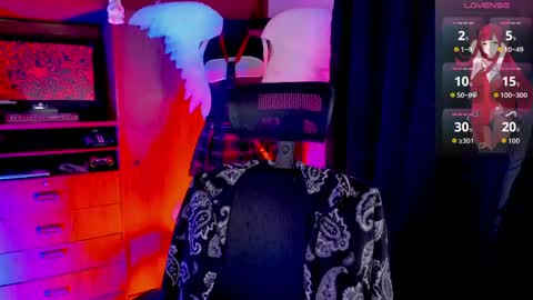 Angell Dustt  online show from April 29, 1:43 am