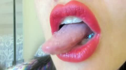 antonia online show from August 2, 10:17 am