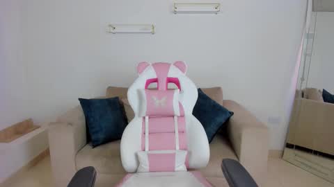    online show from November 8, 12:19 pm