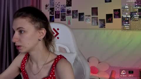 _ash_leyy_ online show from March 23, 1:32 am