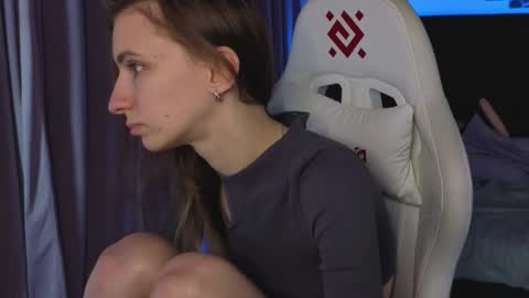 _ash_leyy_ online show from March 16, 5:44 am