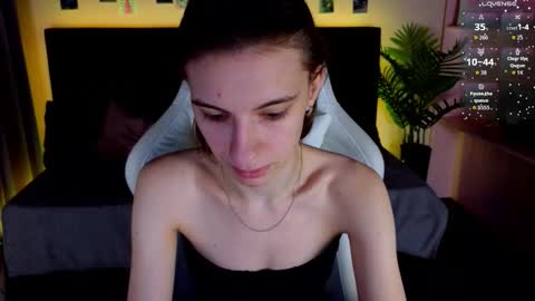 _ash_leyy_ online show from November 23, 1:36 am