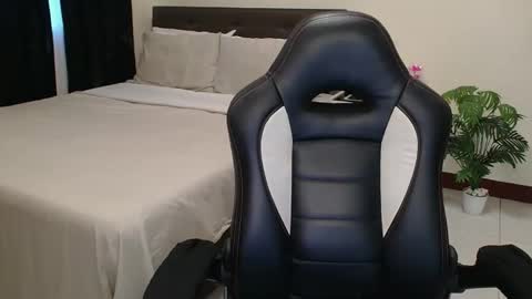 Angie online show from January 10, 1:55 am