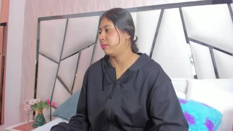 Aura online show from April 27, 3:04 am