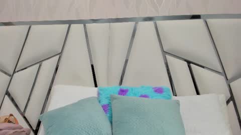 Aura online show from June 17, 3:11 am