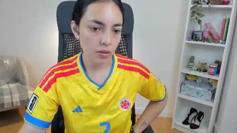 Bella Evans online show from June 18, 4:51 am