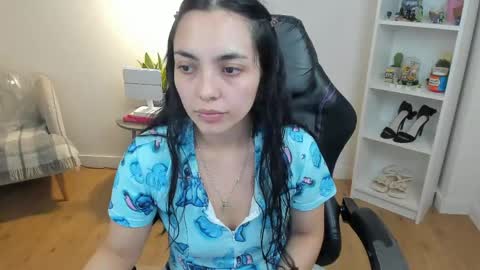 Bella Evans online show from April 30, 11:37 am