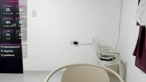 Snapshot of _blairwest_ chatting on October 26, 11:22 am _blairwest_ online show from October 26, 11:22 am