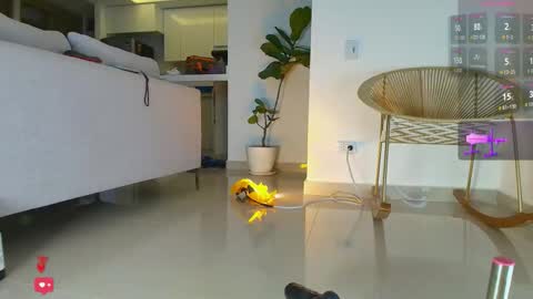 _bruna111_ online show from December 1, 10:30 pm