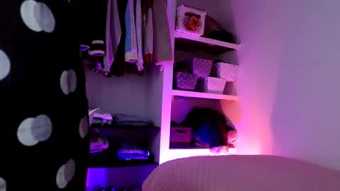   online show from November 3, 1:39 am