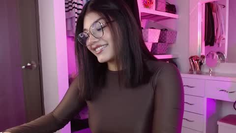Snapshot of _camilaaa__ chatting on September 14, 5:54 am   online show from September 14, 5:54 am