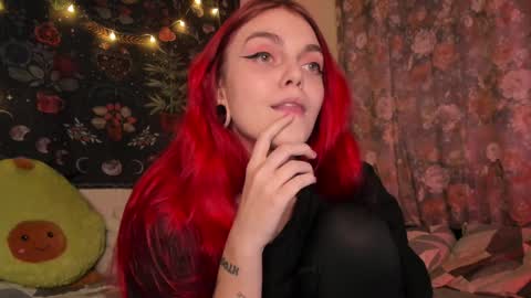 Snapshot of _caroline_coy chatting on December 15, 2:27 pm Caroline online show from December 15, 2:27 pm