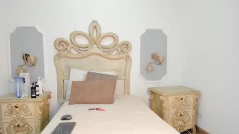 Chloe  online show from November 21, 11:30 am