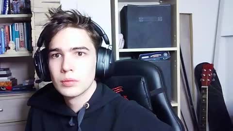 Snapshot of _crise_next_door_ chatting on October 2, 6:07 pm _crise_next_door_ online show from October 2, 6:07 pm