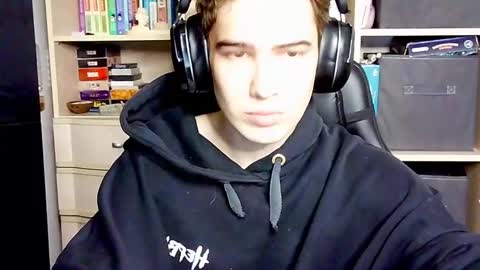 Snapshot of _crise_next_door_ chatting on October 4, 3:21 pm _crise_next_door_ online show from October 4, 3:21 pm