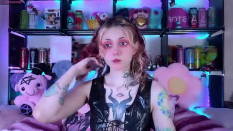 Kate online show from July 7, 8:02 pm