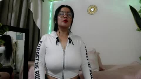 Dannia online show from May 21, 8:15 pm