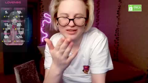 chloue and Gretta online show from February 9, 9:49 pm