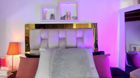 Isabella online show from November 20, 1:10 pm