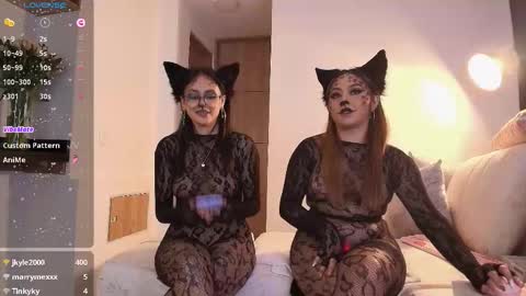 Emma And Nicolle  online show from October 31, 9:48 pm