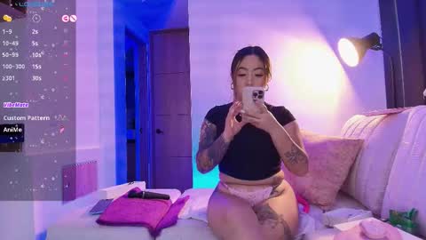 Emma And Nicolle  online show from November 18, 7:28 pm